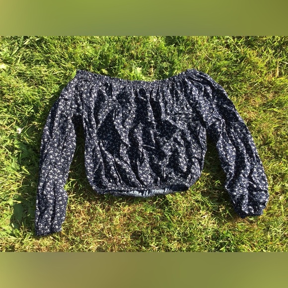 John Galt Brandy Melville Maura Navy Floral Off Shoulder Long Sleeve Crop Top OS - Picture 6 of 6
